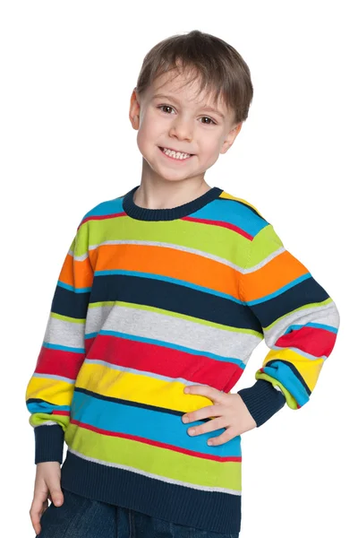 Мальчик в полосатом свитере — стоковое фото