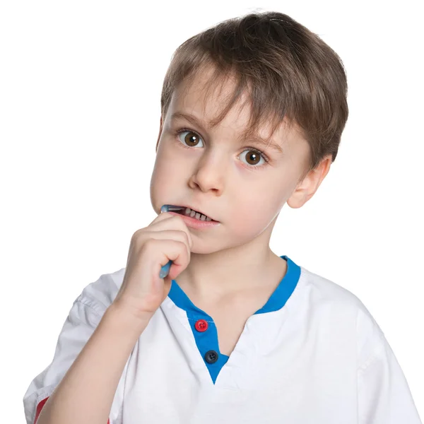 Liten pojke borsta hennes tänder — Stockfoto