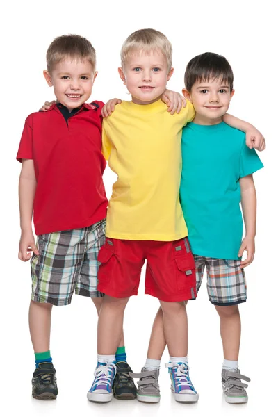 Tres pequeños amigos sonrientes de moda — Foto de Stock