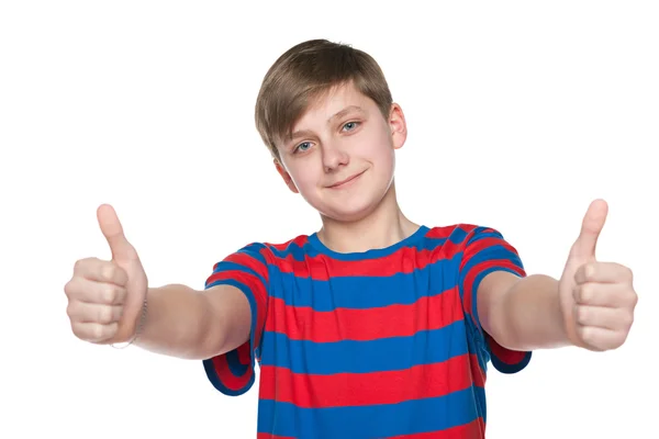 十几岁的男孩举起了他的拇指 — 图库照片