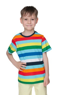 çizgili gömlekli neşeli küçük çocuk