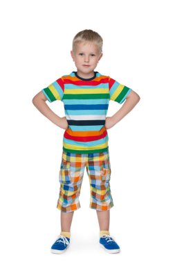 çizgili gömlekli çocuk