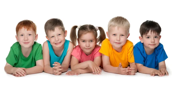 Gruppo di cinque bambini allegri — Foto Stock