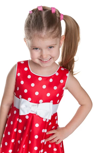 Klein meisje in een polka dot rode jurk — Stockfoto