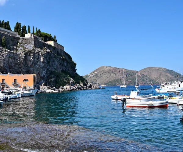 Pobřeží lipari - aeolské ostrovy — Stock fotografie