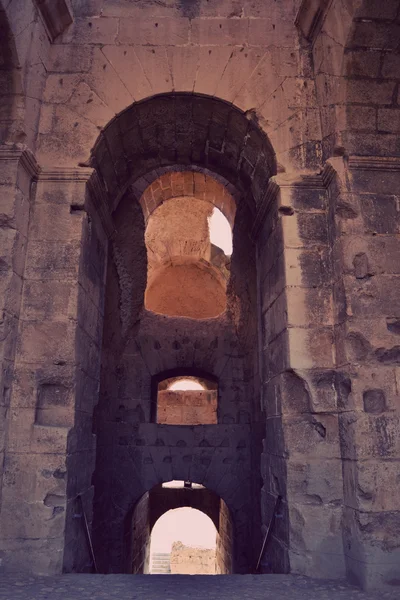 罗马圆形剧场在 el jem-突尼斯、 非洲的城市 — 图库照片