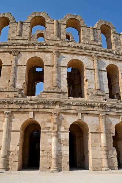 罗马圆形剧场在 el jem-突尼斯、 非洲的城市 — 图库照片