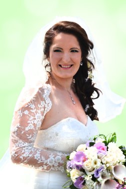 Gelin gülümseyen