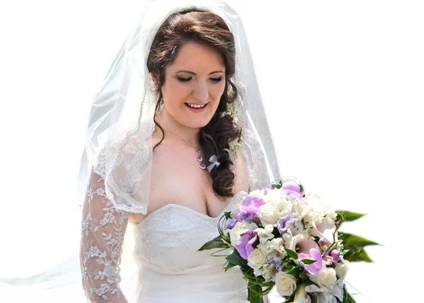 Sposa sorridente con bouquet colorato — Foto Stock