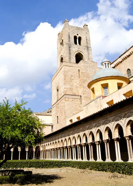 Cloister of the Cathedral of Monreale — Stock Photo, Image