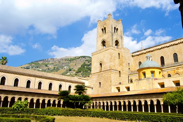 Cloister of the Cathedral of Monreale — Stock Photo, Image