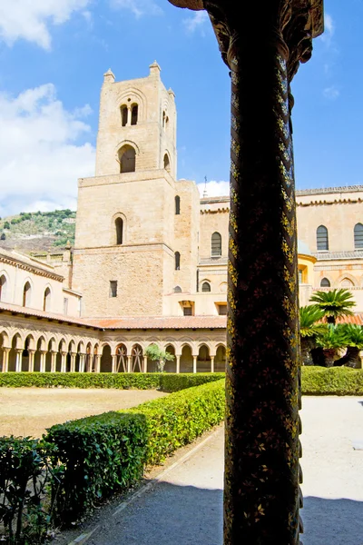 Klooster van de kathedraal van Monreale — Stockfoto