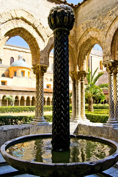 Claustro da Catedral de Monreale — Fotografia de Stock