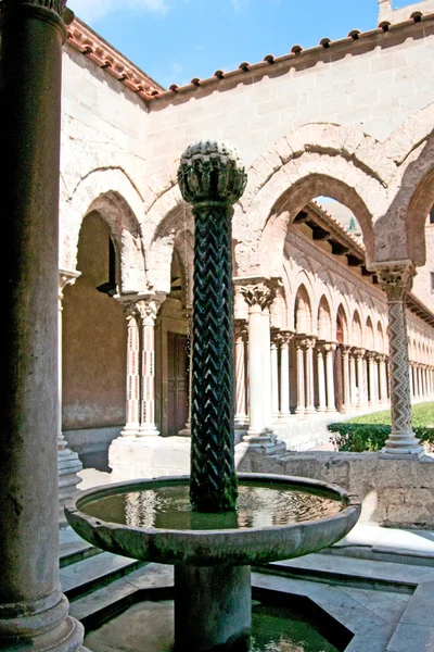 Chiostro della Cattedrale di Monreale — Foto Stock