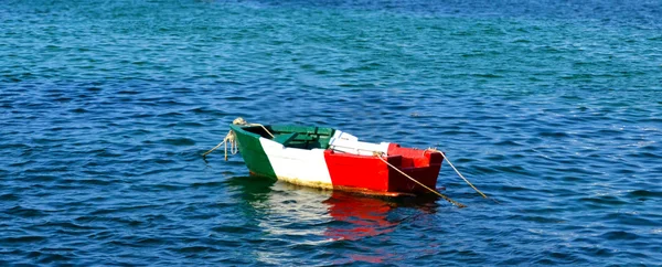 Costa da ilha de Favignana — Fotografia de Stock