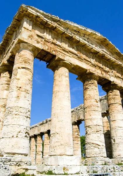 Templo antigo de Segesta no vale — Fotografia de Stock