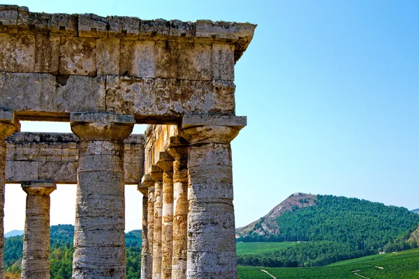 Starověký chrám segesta v údolí — Stock fotografie