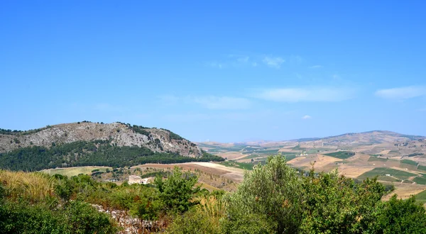 Uitzicht vanaf de heuvel van segesta — Stockfoto