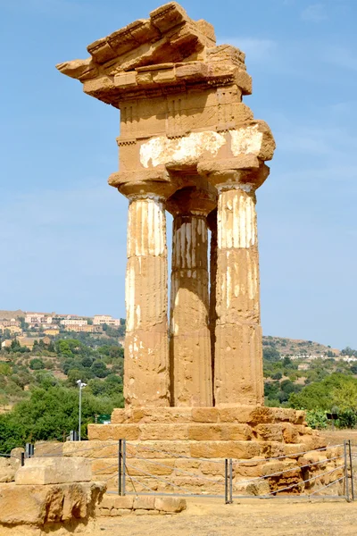 Храм Диоскури — стоковое фото