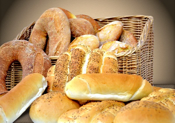 Sammansättning med brödkorg — Stockfoto