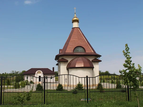 Iglesia en el pueblo — Foto de Stock