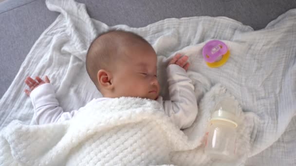 Footage of adorable baby sleeping with pacifier by her side — Stock Video