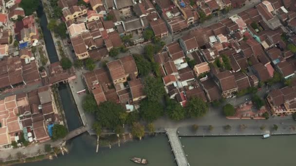 Vue en angle élevé de Hoi Une ancienne ville séquences 4K — Video