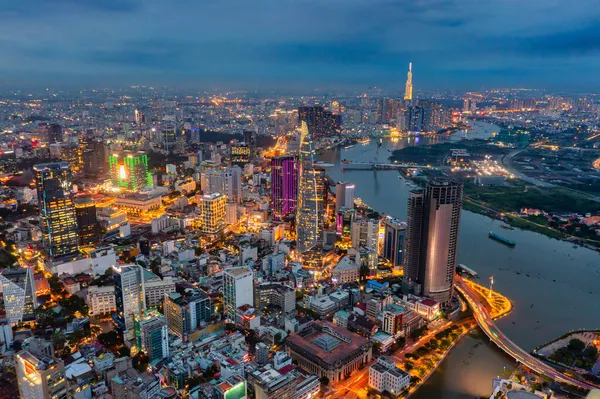 Ho Chi Minh şehrinin gece gökyüzü fotoğrafı. — Stok fotoğraf