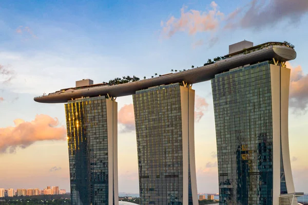 SINGAPUR - 31 de enero de 2020: Marina Bay Sand, Singapur en un hermoso atardecer —  Fotos de Stock