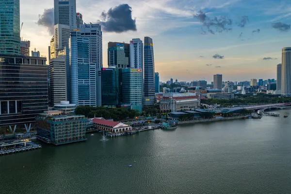 SINGAPUR - 31 de enero de 2020: Singapur distrito céntrico en la hora de la puesta del sol —  Fotos de Stock