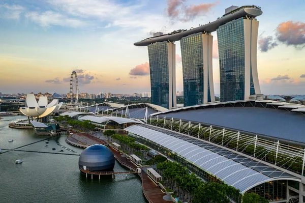 SINGAPUR - 31 de enero de 2020: Foto aérea de Marina Bay Sand and ArtScience Museum —  Fotos de Stock