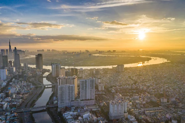 Ho Chi Minh şehrinin muhteşem günbatımının şehir manzarası — Stok fotoğraf