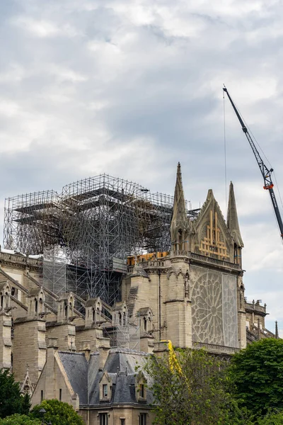 Los trabajos de reconstrucción de Notre Dame de Paris después del incendio — Foto de Stock