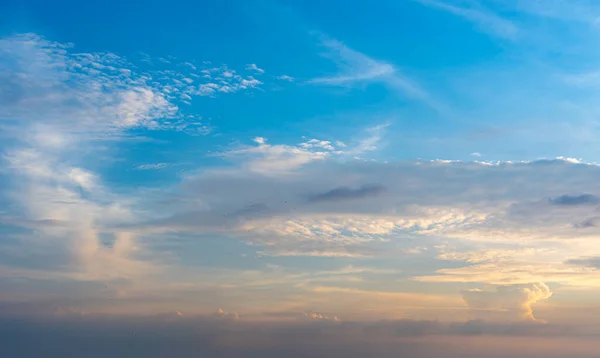 Hermosa Nube Fondo Azul Del Cielo Foto Alta Calidad Imagen De Stock