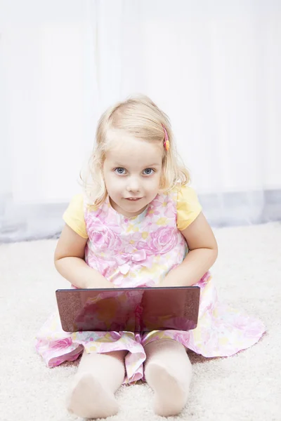 Cute little girl and laptop — Stock Photo, Image