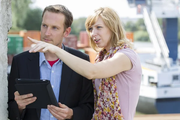 Colleagues discussing new project outdoors — Stock Photo, Image