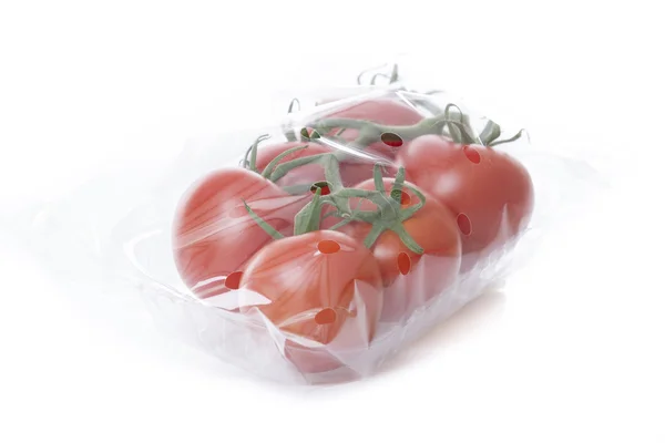 Verse tomaten geïsoleerd op een witte achtergrond in transparant lade — Stockfoto