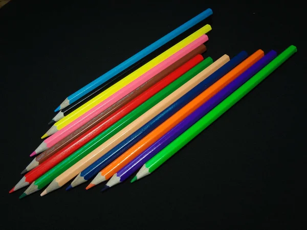 Lápices de colores para dibujar —  Fotos de Stock