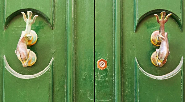 Ancient door in a house in malta island — Stock Photo, Image