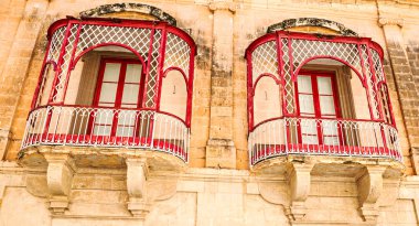 Malta, mdina geleneksel güzel dekoratif balkon yakın çekim