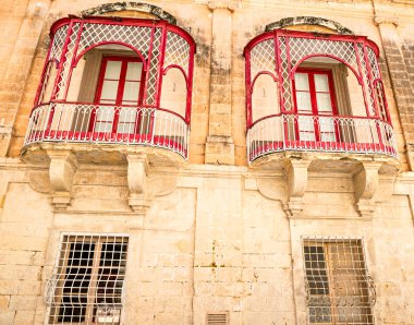 Malta, mdina geleneksel güzel dekoratif balkon yakın çekim