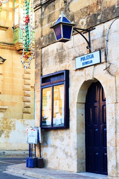 Традиционный мальтийский полицейский участок, Xewkija, Мальта — стоковое фото