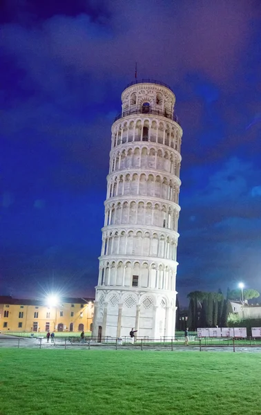 Lutande tornet i Pisa i Toscana — Stockfoto