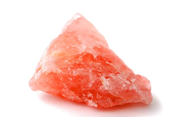 Pedra de quartzo rosa isolada em branco . Imagens Royalty-Free