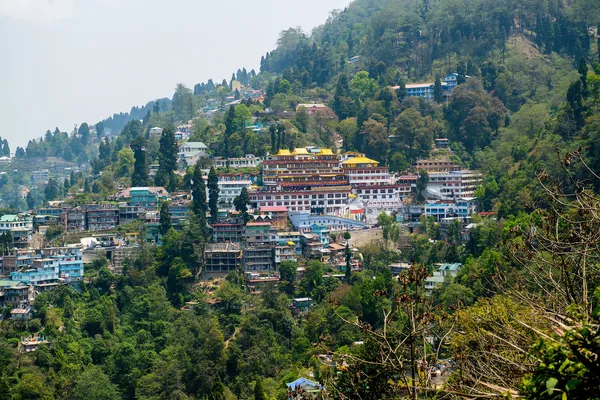 Darjeeling stadt von der spitze des berges, indien lizenzfreie Stockbilder