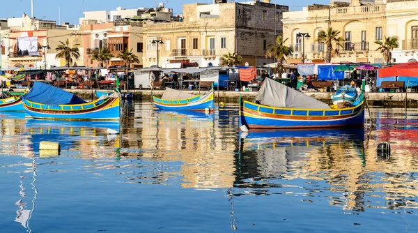 Barcos de pesca, Marsaxlokk Harbour, Malta Imagem De Stock