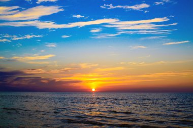 denizde gün batımı