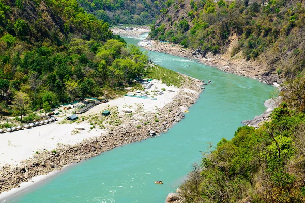 Kutsal Ganj Nehri akar bir vadide, Hindistan