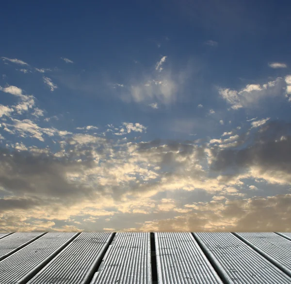 Passerella e cielo — Foto Stock