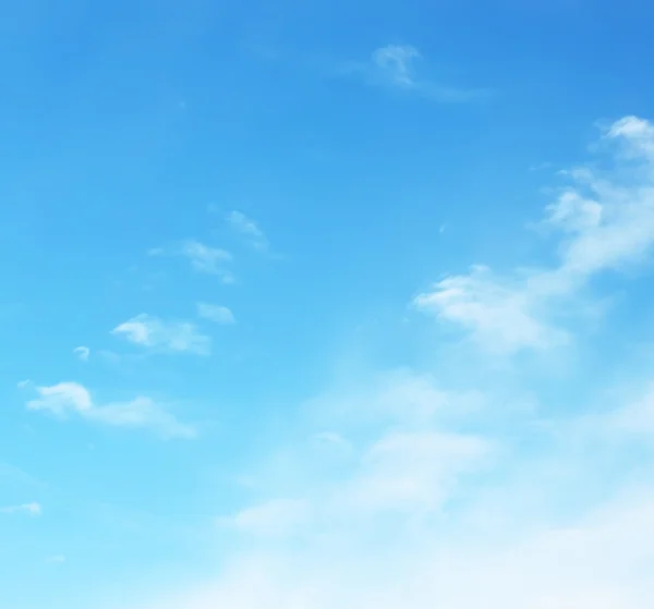Kleine Wolken am Himmel — Stockfoto